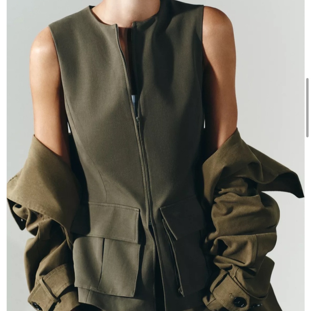 Sleeveless Olive Zip-Front Utility Top - Picture 7 of 14